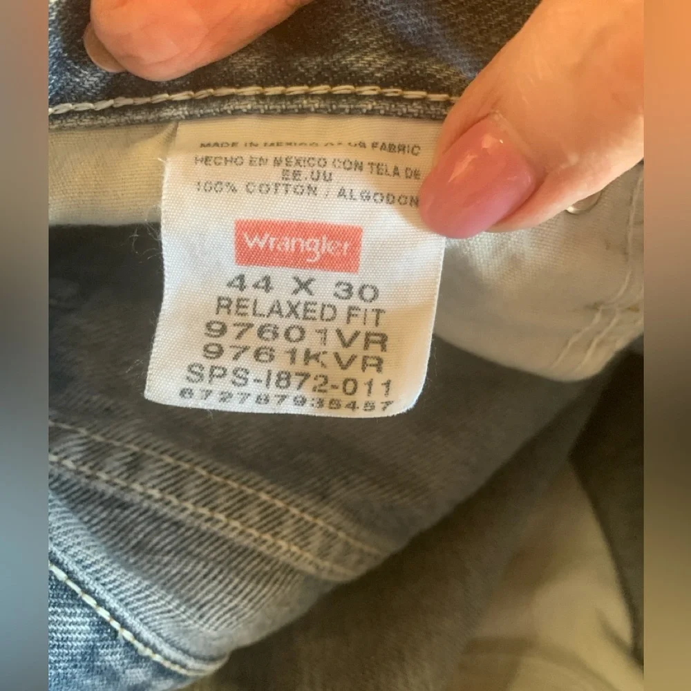 Wrangler Men’s Relaxed Fit Jeans - Picture 8 of 9